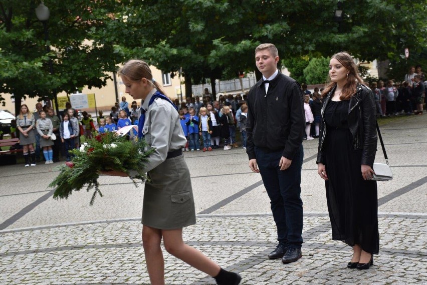Uroczystości przy Pomniku Poległych i Pomordowanych za Polskę i Wolność. Wiele delegacji złożyło kwiaty