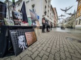 Leszno. Protestowali przeciwko przemysłowi futrzarskiemu na Rynku [ZDJĘCIA]