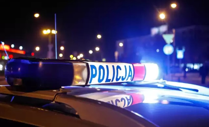 Wypadek w Dąbrowie Górniczej. Nastolatka została potrącona na przejściu dla pieszych przy targowisku.