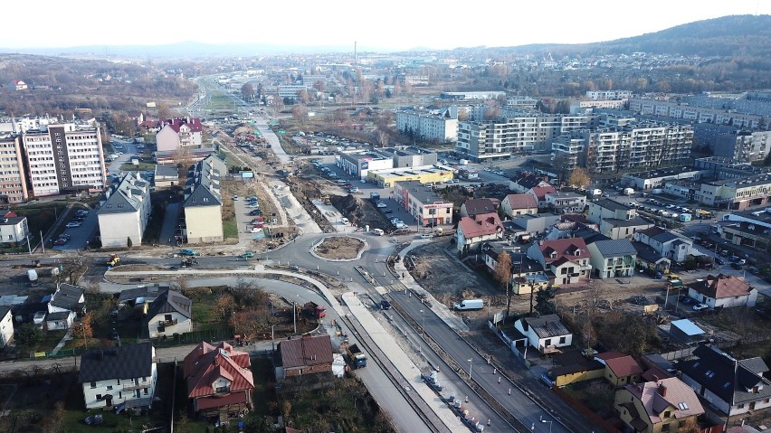 Ulica Wapiennikowa w Kielcach buduje się wyjątkowo szybko. Pod koniec 2018 roku może być przejezdna [WIDEO Z DRONA]