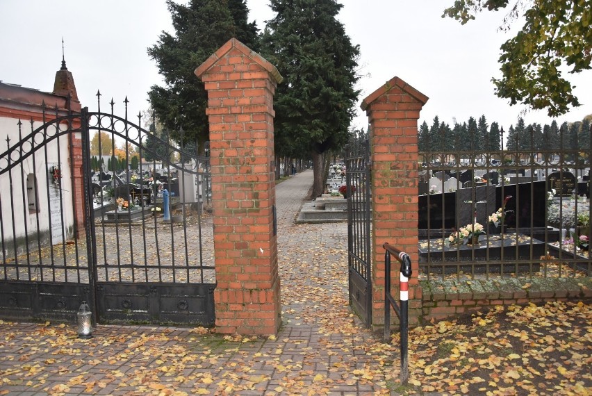 Grodzisk: Bramy cmentarza otwarte, ale nekropolii praktycznie nikt nie odwiedza 