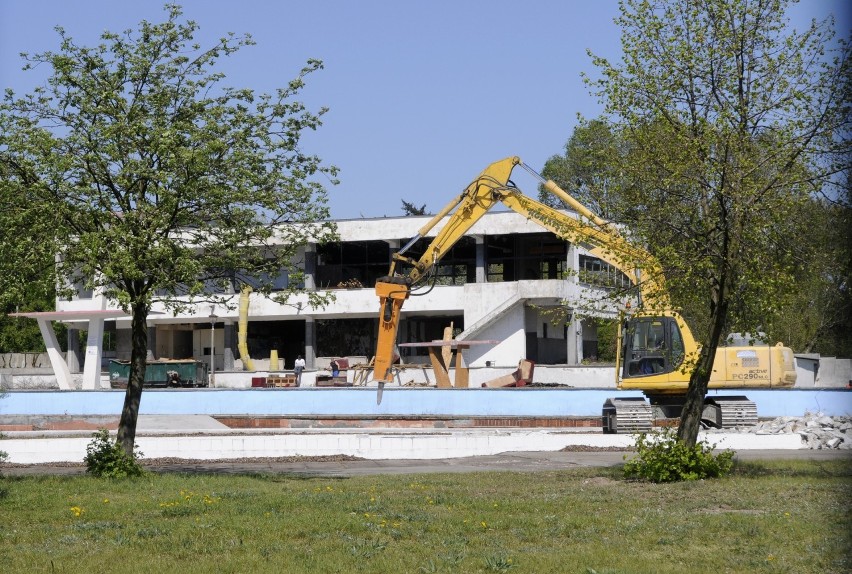 Wyburzanie Wodnika - kwiecień 2009 roku.