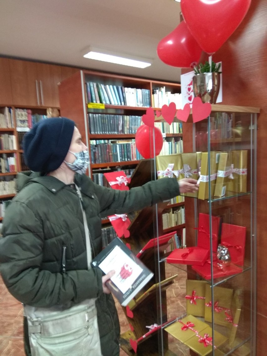 Kuślin. "Randka w ciemno z książką" czyli zabawa w kuślińskiej bibliotece