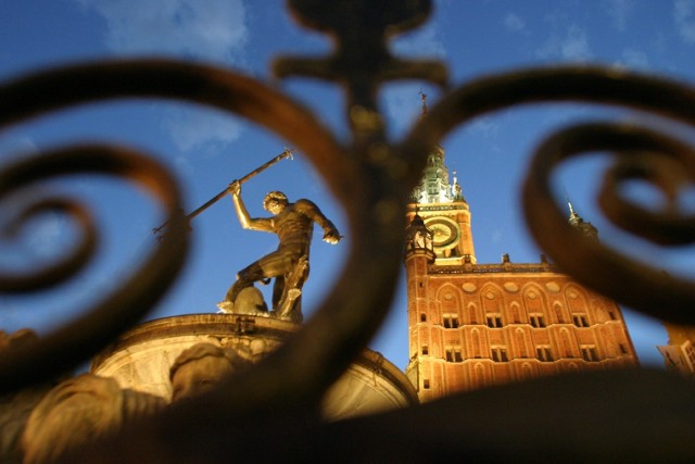 The Guardian zachęcając do zaplanowania najbliższych wakacji i wskazuje miejsca  atrakcyjne, wyjątkowe, oferujące ciekawe eventy lub dopiero wchodzące na rynek turystyczny. Wszystkie są zdaniem dziennika „inspirujące i ekscytujące”.

Liderami rankingu są Kapsztad w RPA, francuskie Uzes i amerykańskie Austin (w stanie Texas).