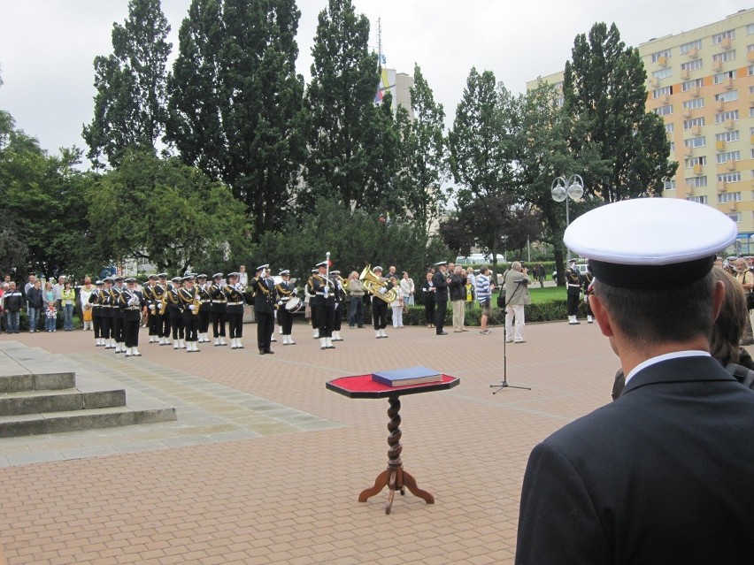 Święto Wojska Polskiego w Gdyni: 21 salw honorowych z ORP Błyskawica [ZDJĘCIA]