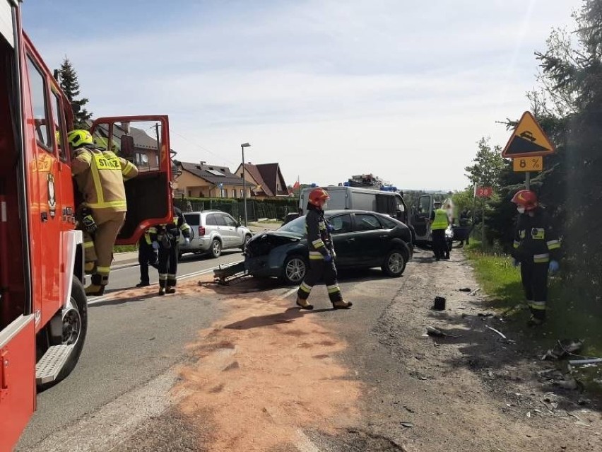 Wypadek na DK 28 w Cieniawie. Jedna osoba trafiła do szpitala