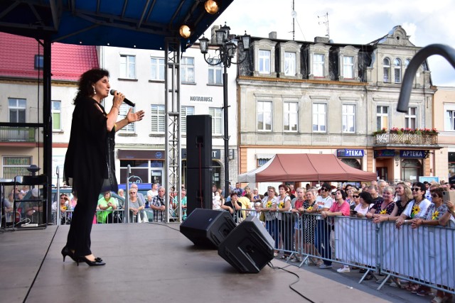 Koncert Eleni w Żninie na rynku.