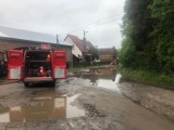 Nawałnica w Rokitnicy. Woda zalała drogę, interweniowali strażacy