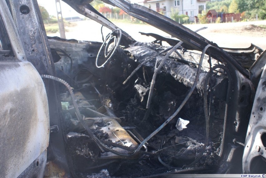 Wypadek w Malinówce. Opel dachował i spłonął