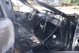 Wypadek w Malinówce. Opel dachował i spłonął [ZDJĘCIA]
