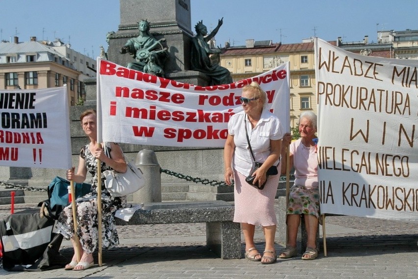 Kraków: manifestanci będą hałasować na Rynku Głównym do 2 lipca [ZDJĘCIA]