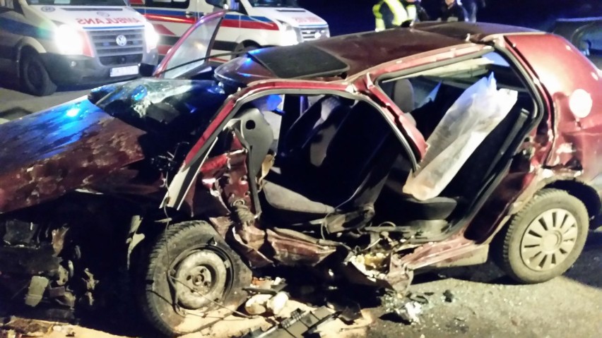Wypadek w Borczu - ranni zostali trzej mężczyźni, jednego śmigłowcem odwieziono do szpitala