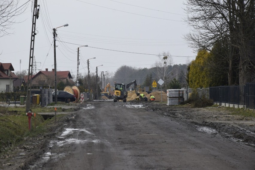 Przebudowa czterech ulic w Skierniewicach za 33,5 mln zł. Nowe oblicze zyskają Miedniewicka, Działkowa, Sybiraków oraz Starbacicha ZDJĘCIA