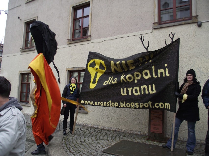 Protest przeciwko kopalniom uranu