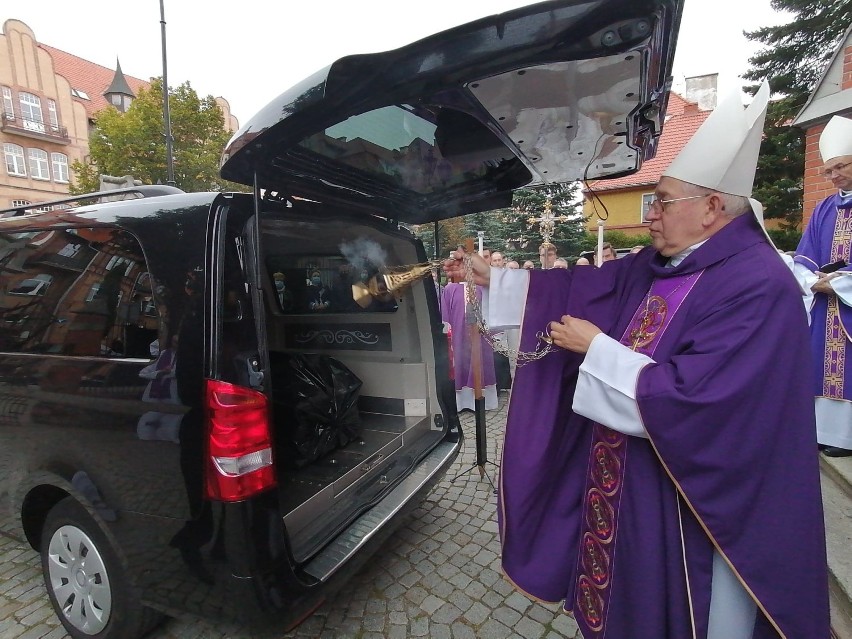 W Ełku odbył się pogrzeb śp. księdza Zygmunta Sędziaka, który zmarł z powodu COVID-19. Pracował też w Suwałkach, Bakałarzewie i Sejnach