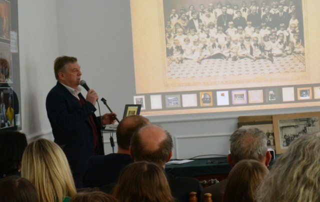 Seminarium prowadził dyrektor biblioteki Dariusz Kowalczyk