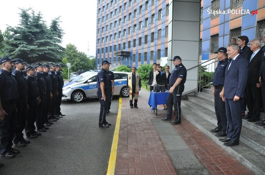 Śląska policja przesiada się na hybrydy. Komenda dostała 43 nowe radiowozy [ZDJĘCIA, WIDEO]