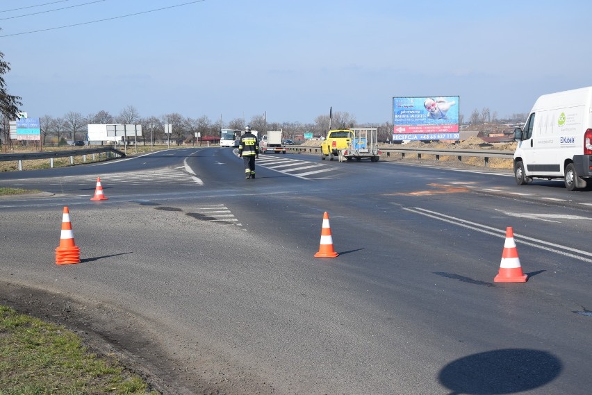 Wypadek na krajowej "piątce" przy wyjeździe ze Śmigla