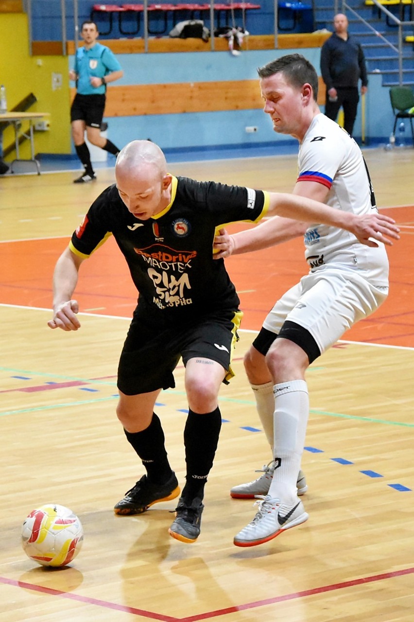 Jedną z bramek dla pilan zdobył Piotr Przygodzki (z lewej)