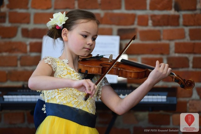 Powiatowy koncert młodych muzyków w Kłobucku. To są prawdziwi wirtuozi w swoich kategoriach wiekowych!