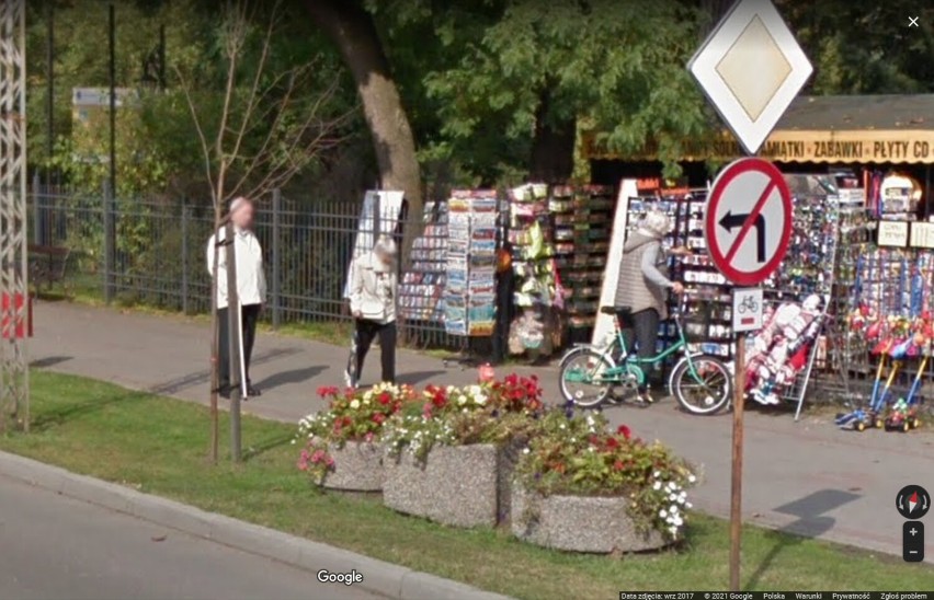 Mieszkańcy Ciechocinka przyłapani przez kamery Google Street View. Sprawdźcie, czy jesteście na zdjęciach!