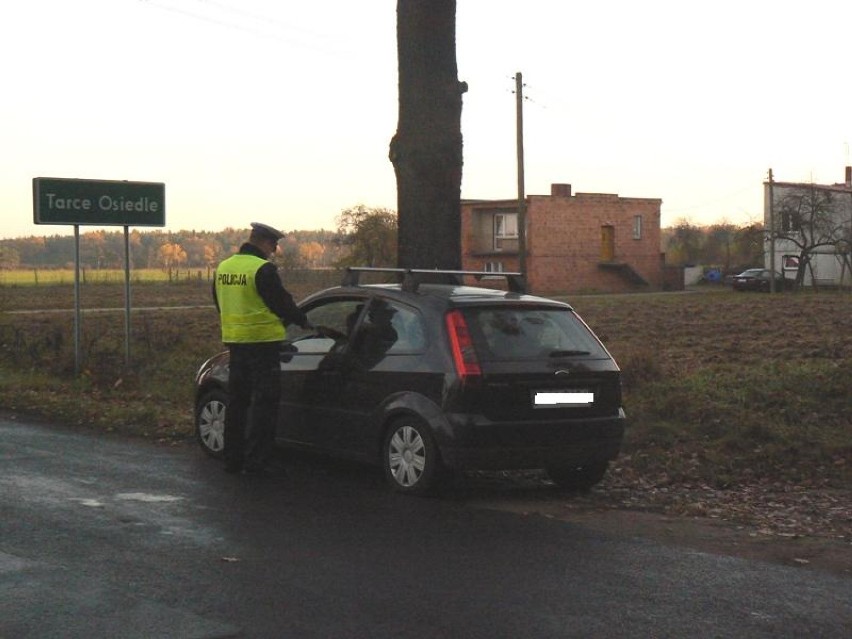 Policja w Jarocinie rozdawała zawieszki przypominające...