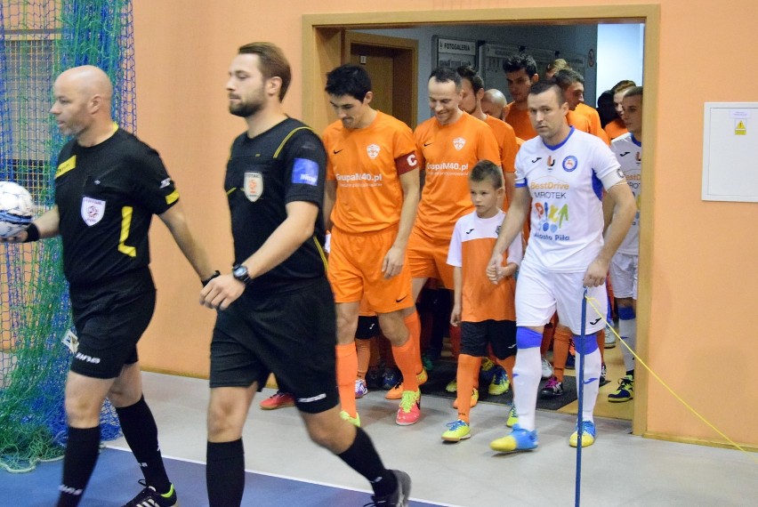 II liga futsalu: BestDrive Futsal Piła zremisował z M40.pl Poznań w pierwszym w tym sezonie meczu przed własną publicznością. Zobacz zdjęcia