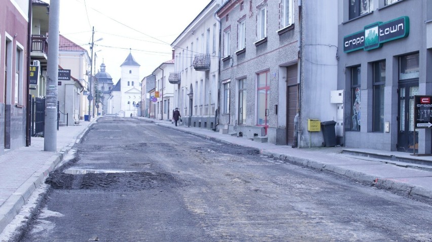 Ruszył remont ulicy Kościelnej w Staszowie. Jak idą prace? Zobacz zdjęcia