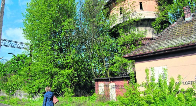 Zwłoki leżały w obiekcie gospodarczym przy PKP około 3 dni