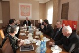Posłowie i senatorowie w płockim ratuszu rozmawiali o rozwoju miasta