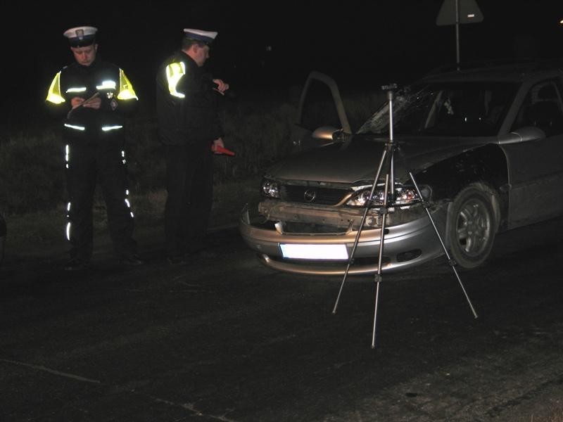 Wypadek w Żabnie koło Mogilna. Piesza zginęła pod kołami opla [ZDJĘCIA]