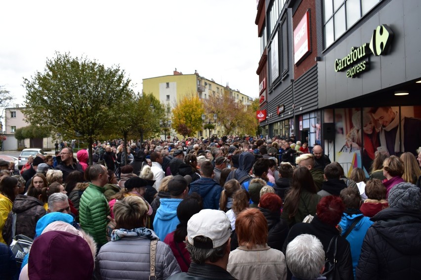 Otwarcie galerii handlowej Hosso w Gubinie. Tłumy zebrały się przed wejściem (ZDJĘCIA)