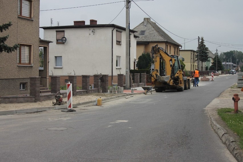 Trwa budowa chodnika na ul. Polnej w Zdunach [ZDJĘCIA]                               