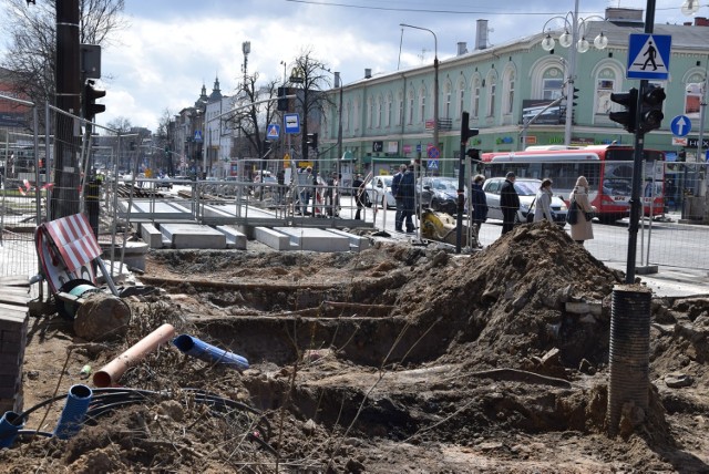 Przebudowa linii tramwajowej w centrum Częstochowy

Zobacz kolejne zdjęcia. Przesuwaj zdjęcia w prawo - naciśnij strzałkę lub przycisk NASTĘPNE