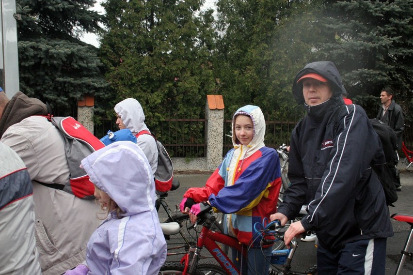 Września: Rodzinny rajd rowerowy w deszczu
