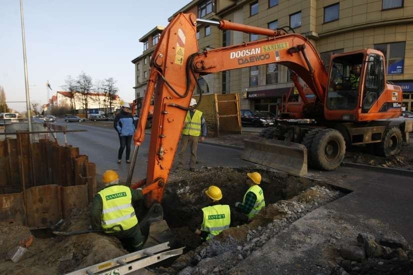 Wrocław: Robotnicy uszkodzili rurociąg. Zwycięska zamknięta