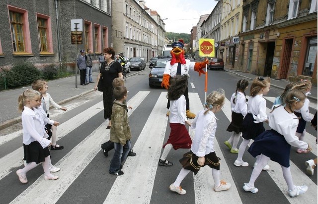 Dbamy o bezpieczeństwo dzieci na pasach, ale trzeba też pilnować by były wożone sprawnymi autobusami