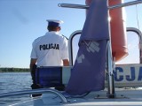 Policjanci uratowali żeglarzy na Zalewie Sulejowskim