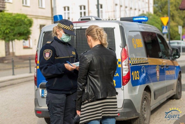 Strażnicy miejscy kontrolują m.in. noszenie maseczek