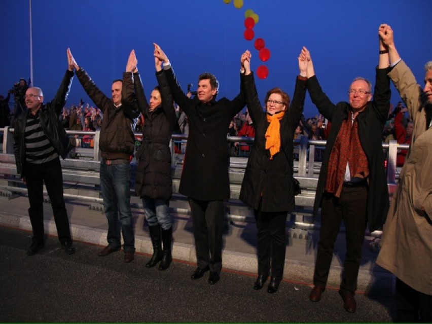 Tysiące osób otworzyło w sobotę most im. Marii ...