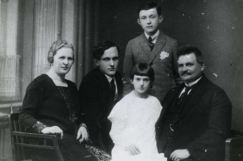 Józef Górecki wraz z rodziną, lata 20 XX wieku (fotokopia)