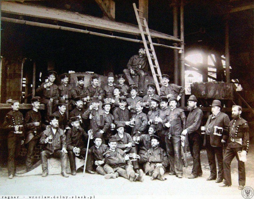 Lata 1910-1915 
Fotografia górników, podpis Waldenburg (...