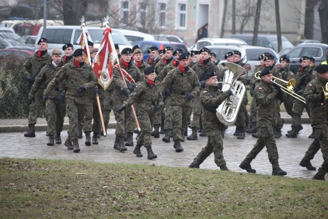 Uroczystość patriotyczno-religijna w Krośnie Odrzańskim. Przysięgę złożyło 140 kandydatów.