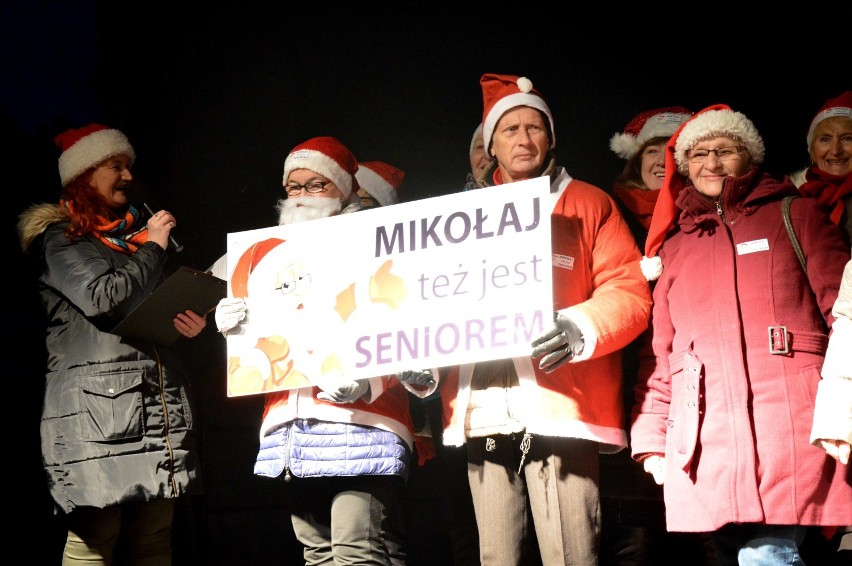 Mikołajki 2018 w Malborku [ZDJĘCIA, FILM]. Laserowa przygoda, magik i poszukiwanie Mikołaja na zamku