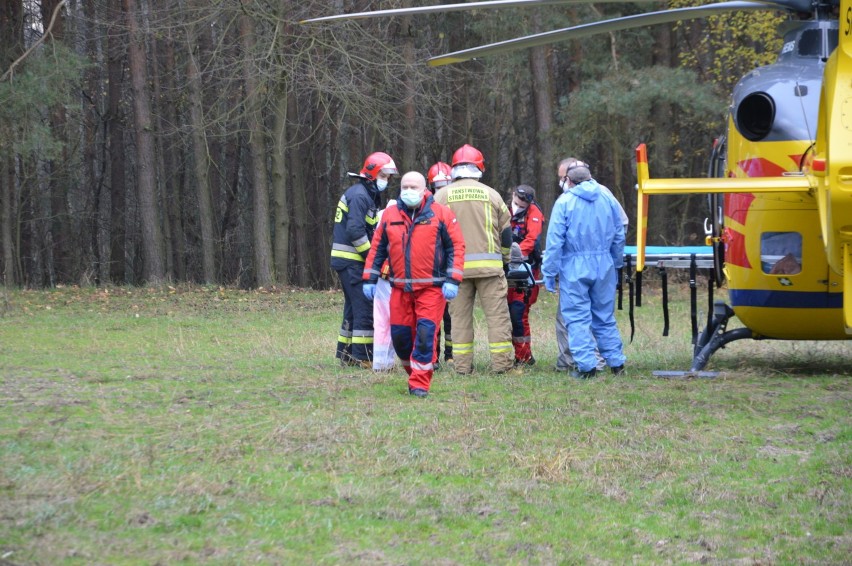 92-letnia mieszkanka Skierniewic zabrana śmigłowcem z leśnej polany ZDJĘCIA