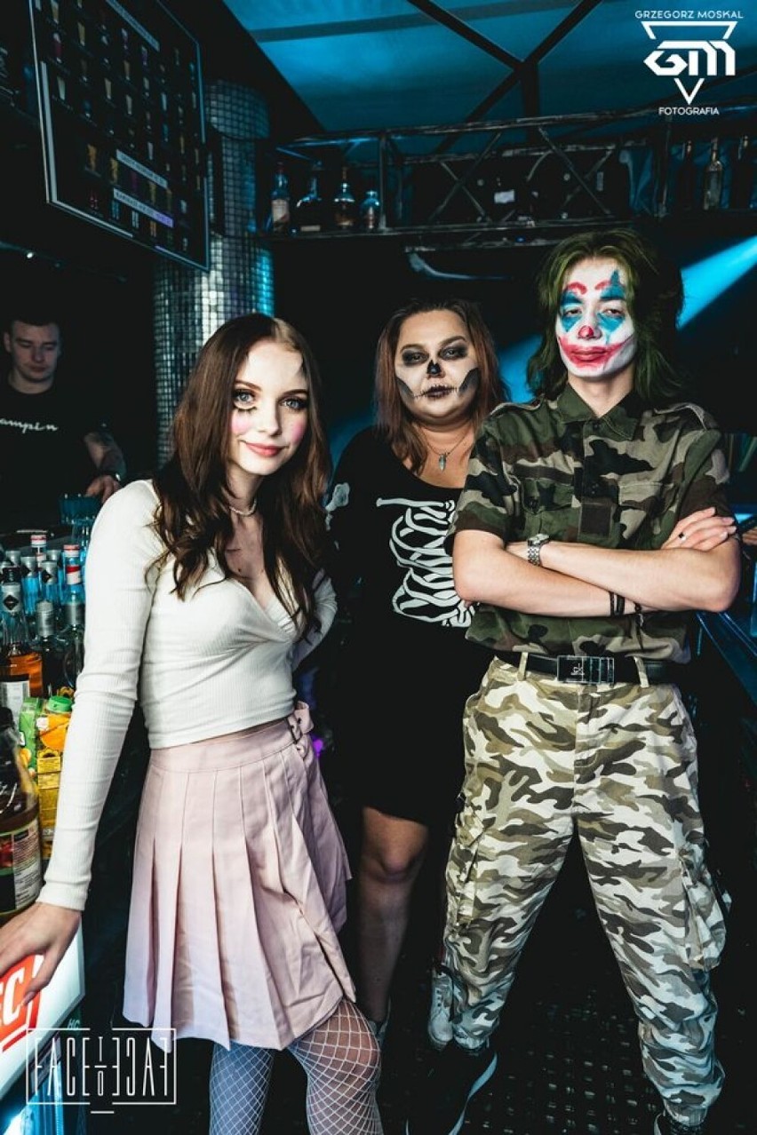 Halloween w klubie Face 2 Face w Rybniku. Przerażająca impreza! Znakomity wystrój klubu i przebrania - zobacz zdjęcia