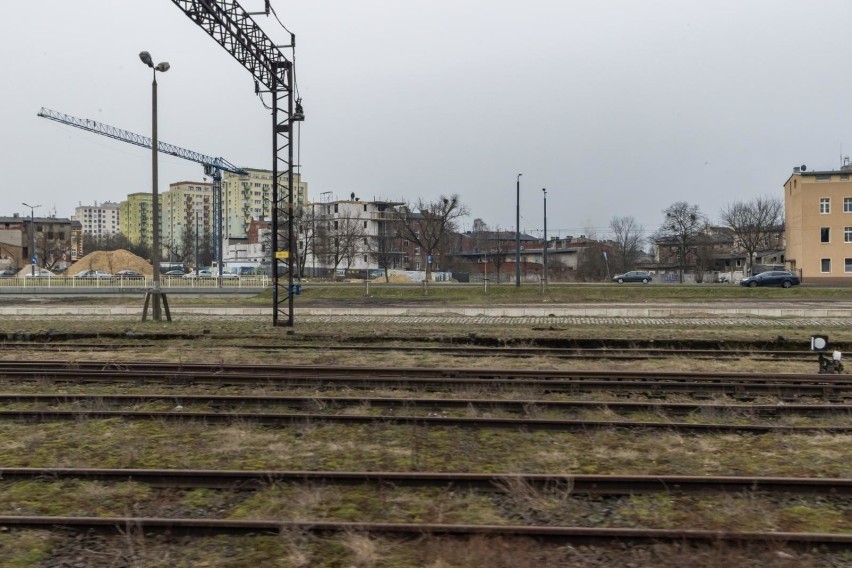 Pociąg relacji Bydgoszcz - Toruń. Po drodze stacje:...