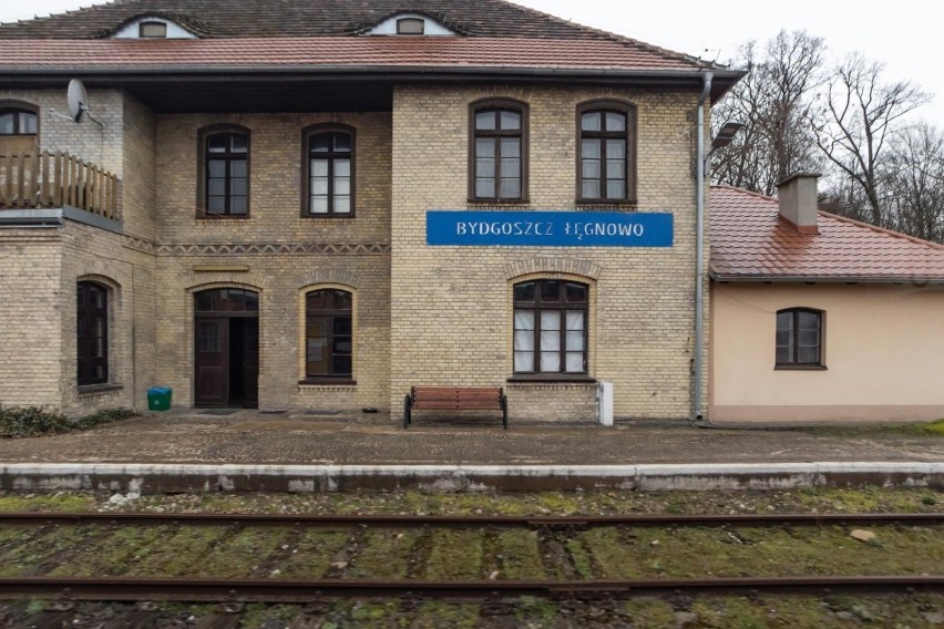 Pociąg relacji Bydgoszcz - Toruń. Po drodze stacje:...