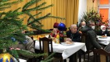 Wigilia dla ubogich i potrzebujących w Domu Pielgrzyma 18 grudnia. Ojcowie Franciszkanie prowadzą zbiórkę