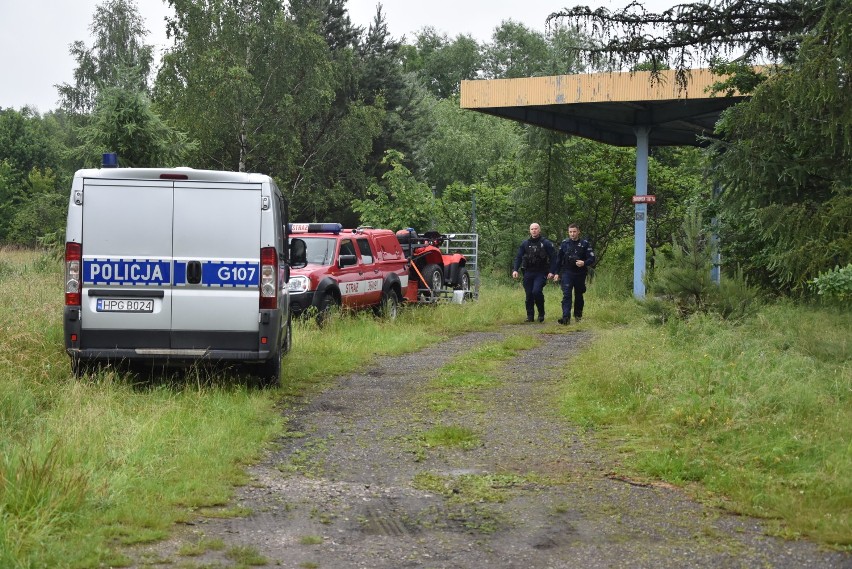 Wielka akcja policji i straży pożarnej pod Tarnowem. Czy znajdą ciało licealistki, która zniknęła 20 lat temu? [ZDJĘCIA]